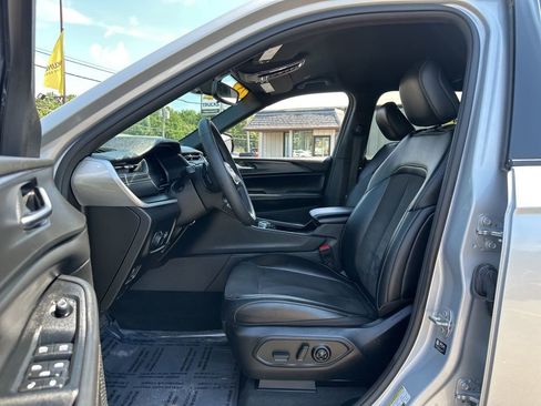 Used 2023 Jeep Grand Cherokee L Altitude image 8