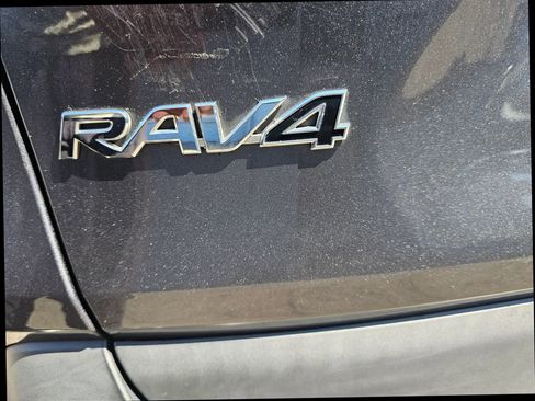 Used 2021 Toyota RAV4 LE AWD/4WD image 27