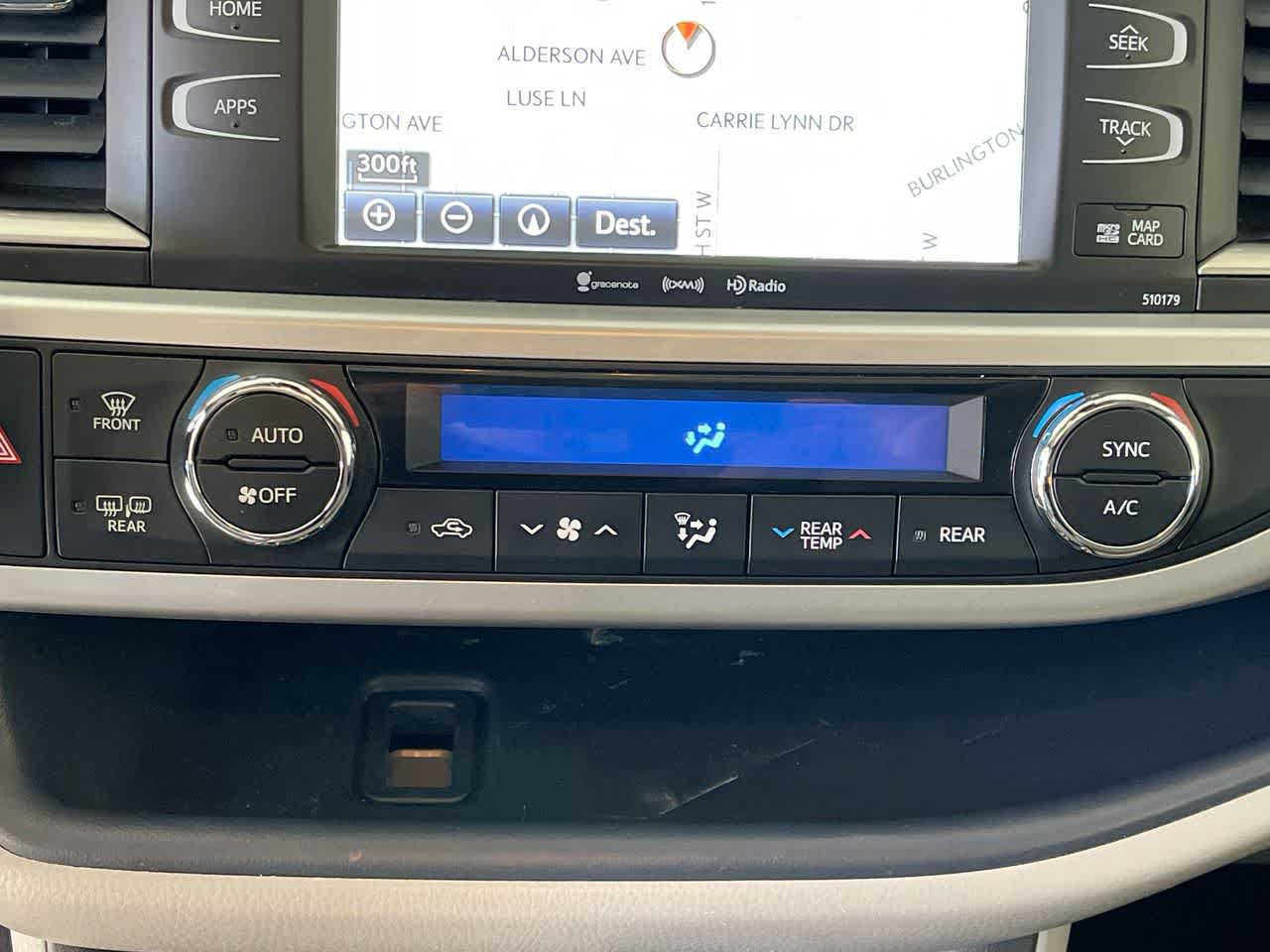 Used 2018 Toyota Highlander XLE AWD/4WD image 19