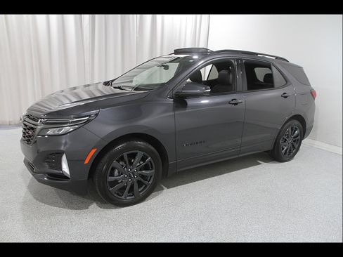 Certified 2022 Chevrolet Equinox RS w/ RS Leather Package AWD/4WD image 3