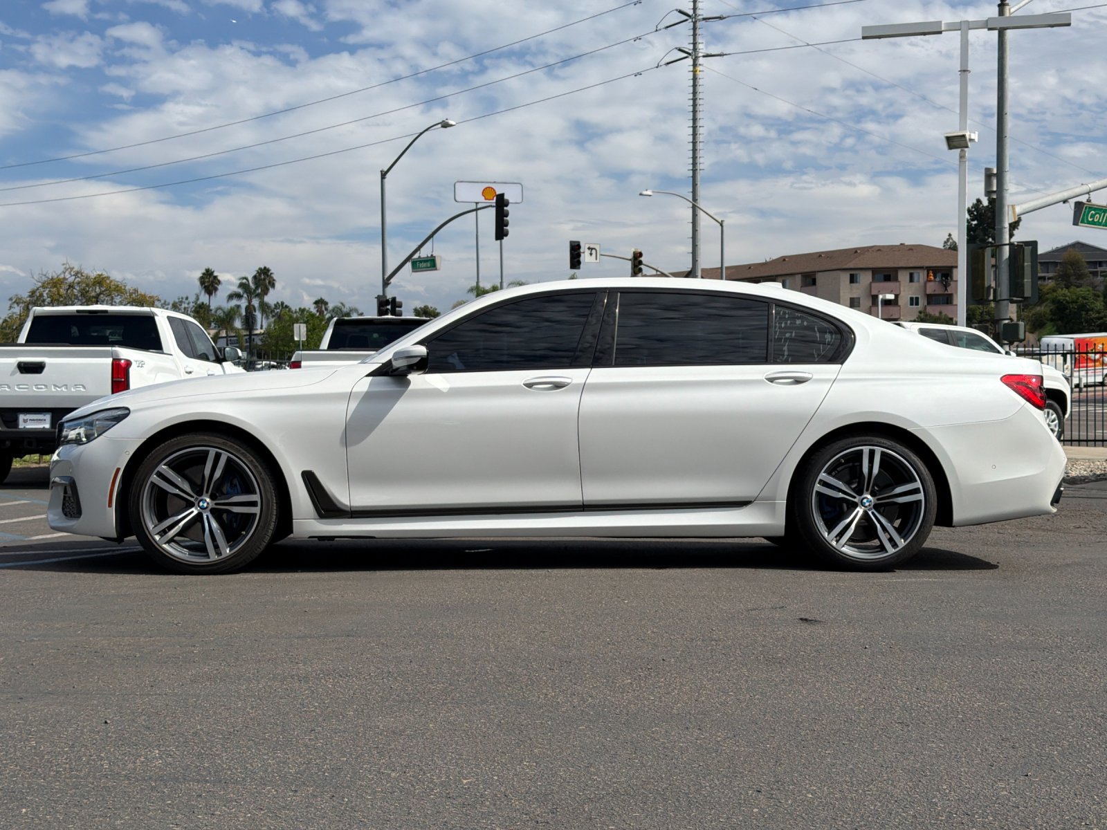 Used 2019 BMW 740i w/ M Sport Package RWD image 2