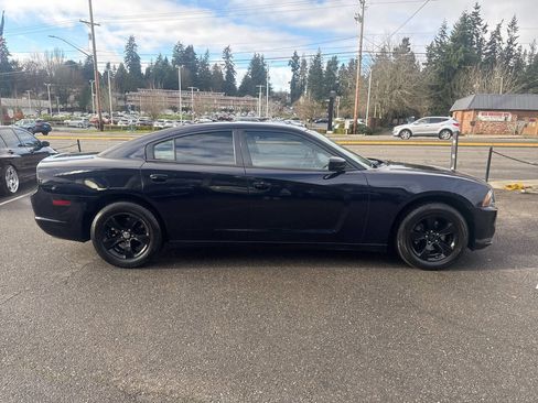 Used 2011 Dodge Charger SE w/ Connectivity Group image 7