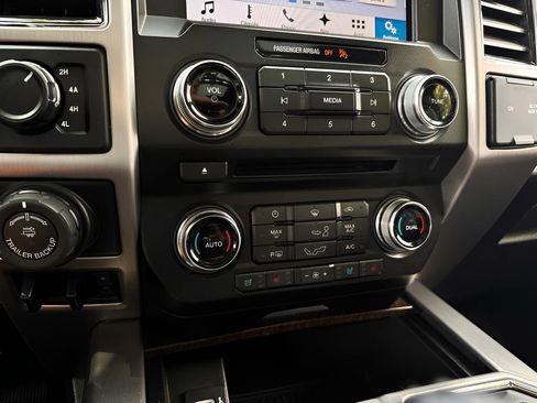 Used 2017 Ford F150 Platinum w/ Equipment Group 701A Luxury AWD/4WD image 12