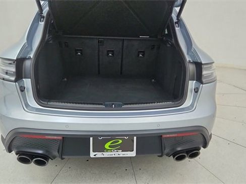Used 2024 Porsche Macan w/ Premium Plus Package image 14