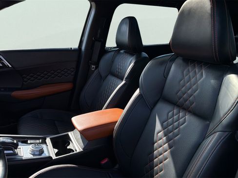 Used 2023 Mitsubishi Outlander SEL 40th Anniversary image 11