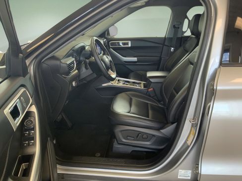Used 2022 Ford Explorer XLT w/ Equipment Group 202A image 17