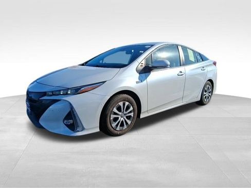 Used 2021 Toyota Prius Prime Limited FWD image 4