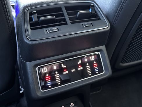 Used 2023 Audi e-tron Premium w/ Convenience Plus Package image 32