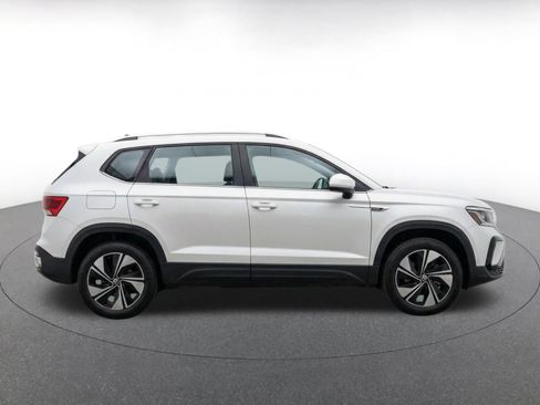 Used 2026 Volkswagen Taos SE AWD/4WD image 10