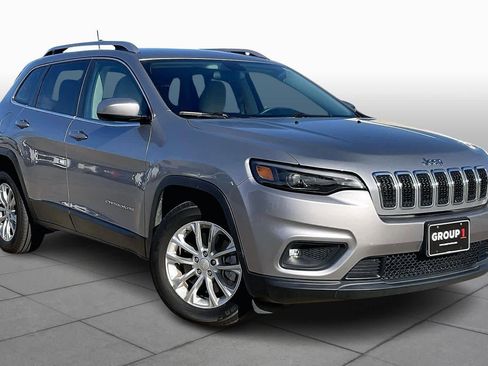 Used 2019 Jeep Cherokee Latitude w/ Popular Appearance Group image 3