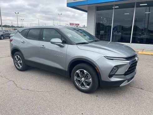 Used 2025 Chevrolet Blazer LT FWD image 7