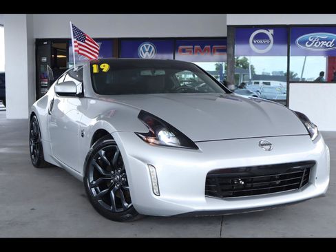 Used 2019 Nissan 370Z Coupe RWD image 1