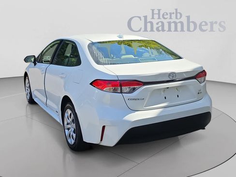 Used 2026 Toyota Corolla LE AWD/4WD image 3