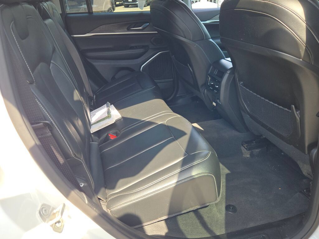 Used 2022 Jeep Grand Cherokee Limited 4xe AWD/4WD image 8