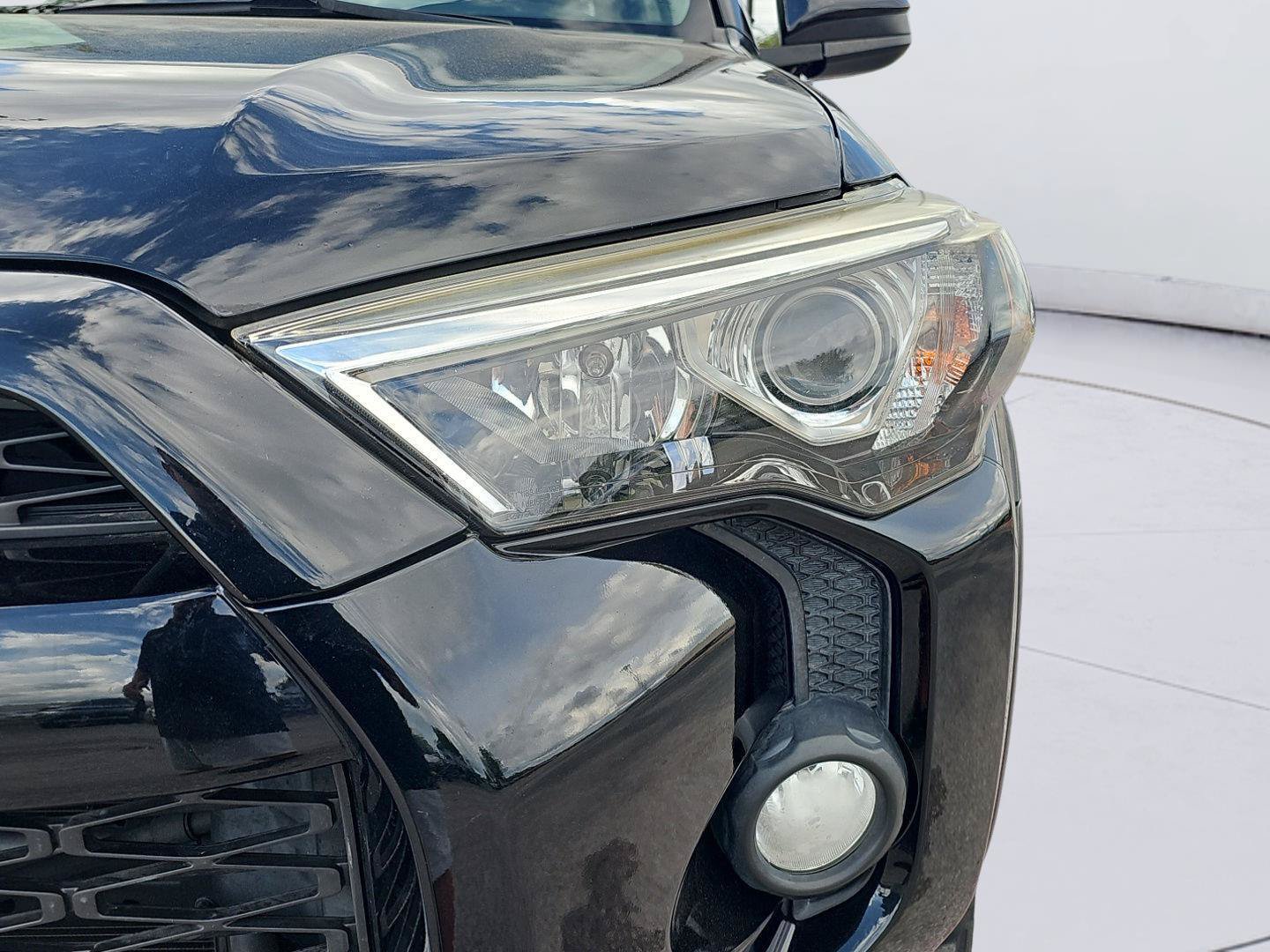 Used 2019 Toyota 4Runner SR5 AWD/4WD image 10