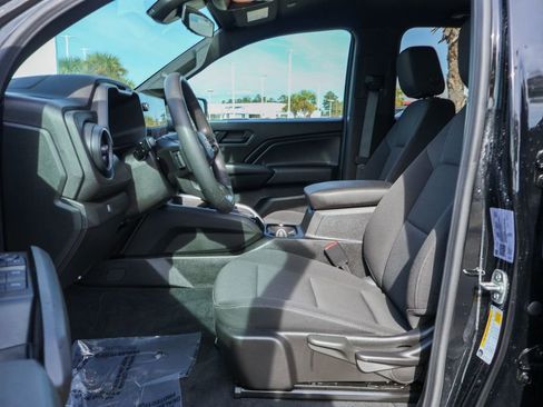 Used 2025 Chevrolet Colorado W/T image 8