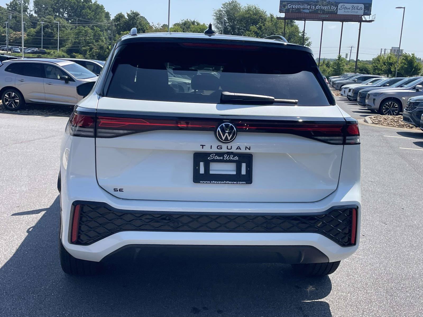 New 2026 Volkswagen Tiguan SE R-Line FWD image 5