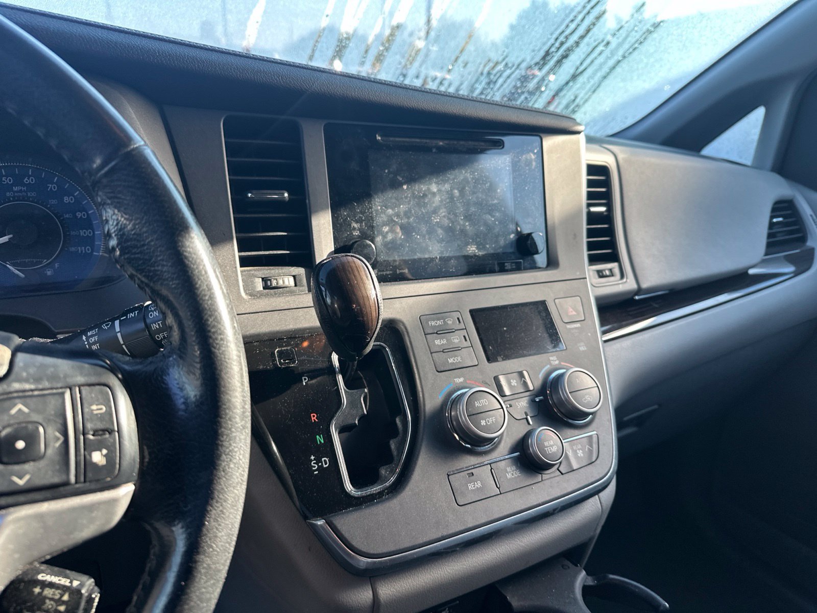 Used 2016 Toyota Sienna XLE w/ XLE Navigation Package FWD image 11