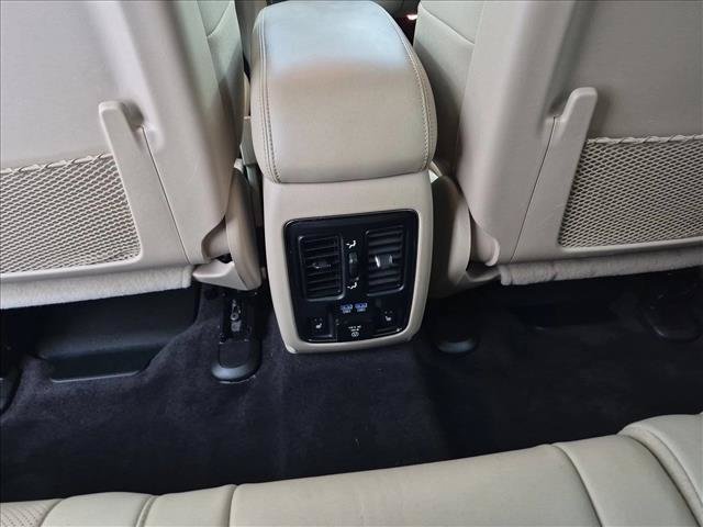 Used 2018 Jeep Grand Cherokee Limited w/ Luxury Group II AWD/4WD image 18