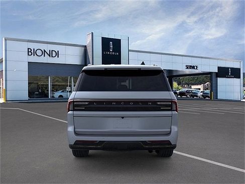 New 2026 Lincoln Navigator L Reserve w/ Jet Appearance Package AWD/4WD image 5
