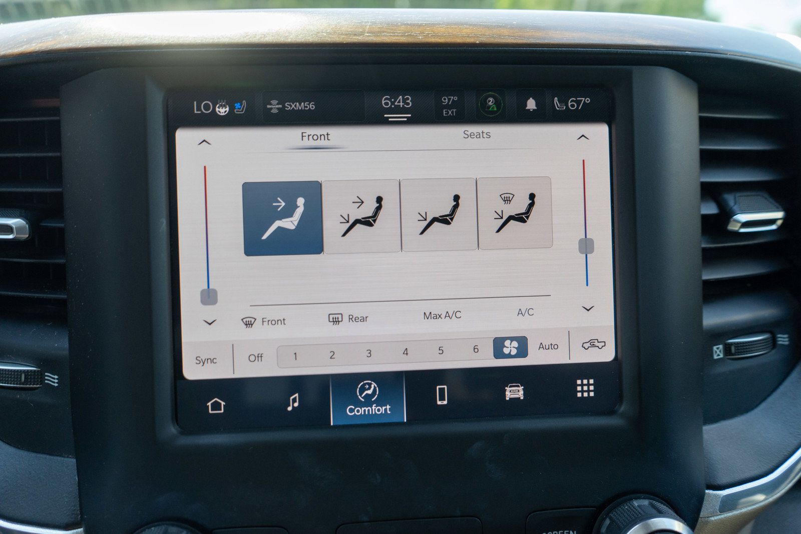 Used 2022 RAM 1500 Laramie AWD/4WD image 17