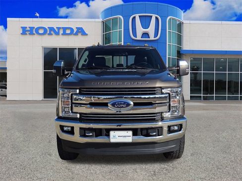 Used 2019 Ford F250 Lariat w/ Chrome Package image 8