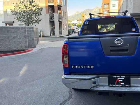 Used 2012 Nissan Frontier SL w/ Moonroof Pkg AWD/4WD image 6