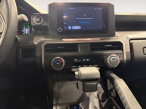 Used 2025 Toyota 4Runner SR5 AWD/4WD image 12