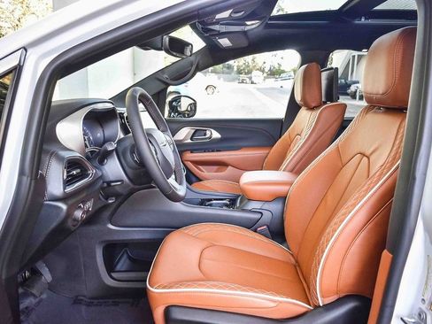 New 2026 Chrysler Pacifica Pinnacle w/ Trailer Tow Group image 18