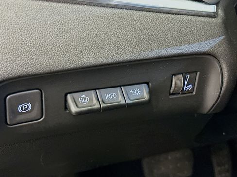 Used 2024 Buick Enclave Premium image 17