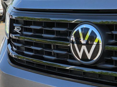 Certified 2023 Volkswagen Atlas SEL R-Line AWD/4WD image 10