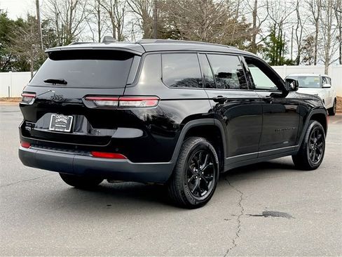 Used 2024 Jeep Grand Cherokee L Laredo image 13