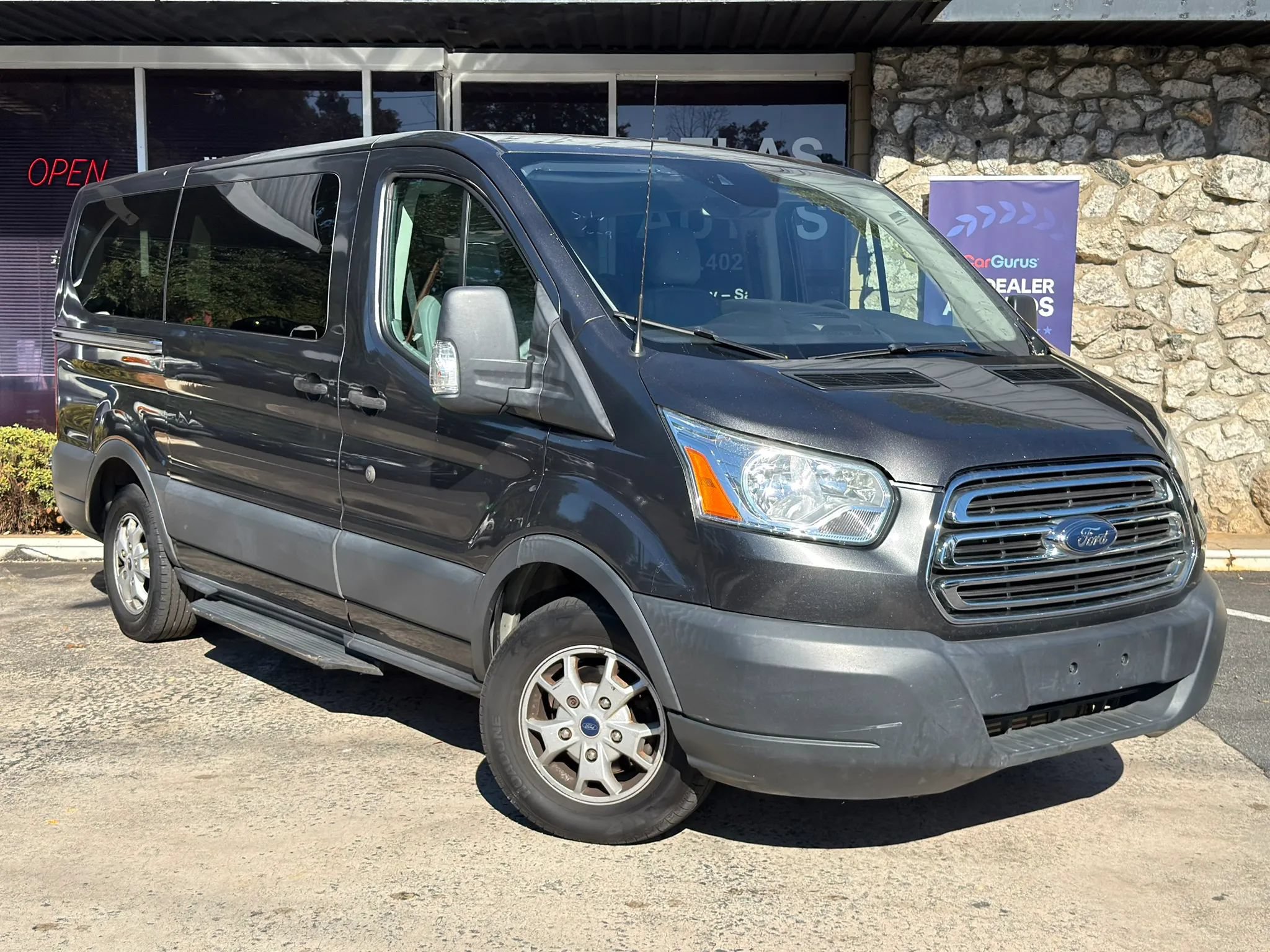 Used 2016 Ford Transit 150 XLT RWD image 1