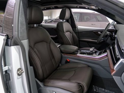 Used 2024 Audi Q8 Prestige image 32