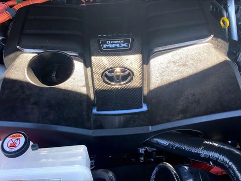 Certified 2025 Toyota Sequoia SR5 image 31