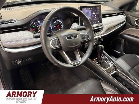 Used 2024 Jeep Compass Latitude image 9