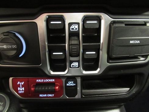 Used 2024 Jeep Wrangler Unlimited AWD/4WD image 32
