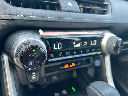 Certified 2025 Toyota RAV4 XLE w/ Convenience Package FWD image 24