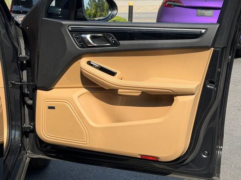 Used 2018 Porsche Macan image 37