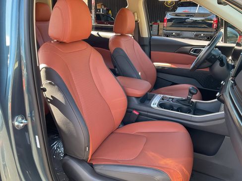 Used 2025 Kia Carnival SX Prestige image 22