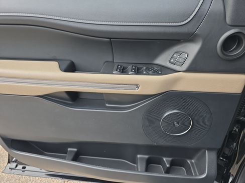 Used 2024 Ford Expedition Limited image 29