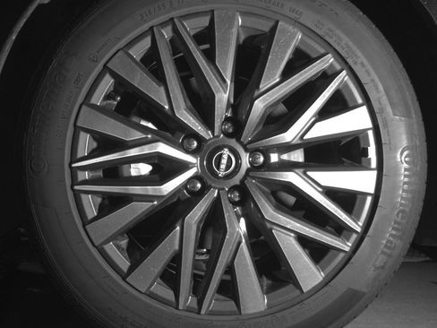 Used 2025 Nissan Altima 2.5 SV image 12