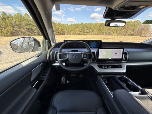 Used 2025 Ford Expedition Max Active image 14