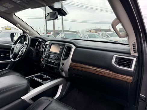 Used 2018 Nissan Titan SL AWD/4WD image 15