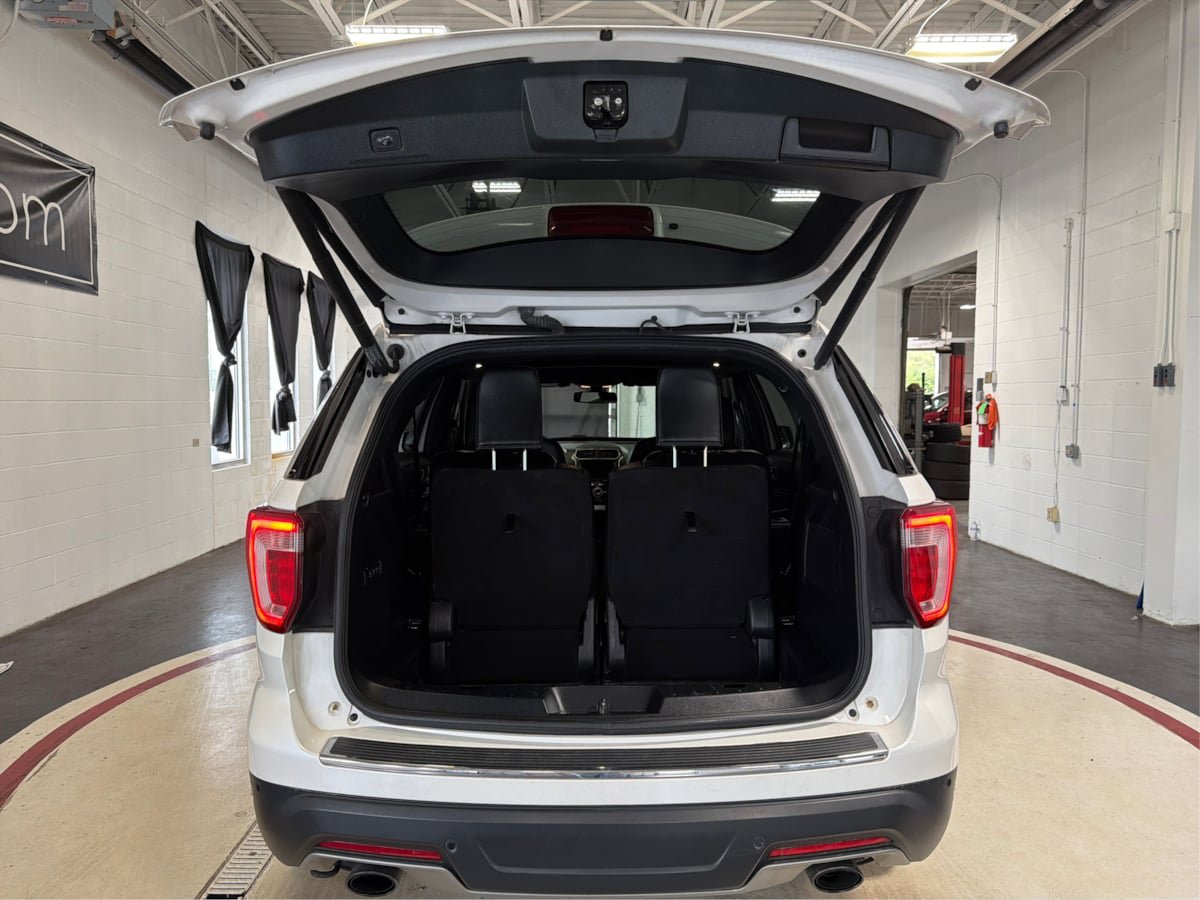Used 2018 Ford Explorer Limited w/ Equipment Group 301A AWD/4WD image 12