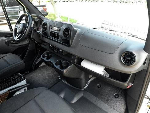 Used 2023 Mercedes-Benz Sprinter 2500 image 9