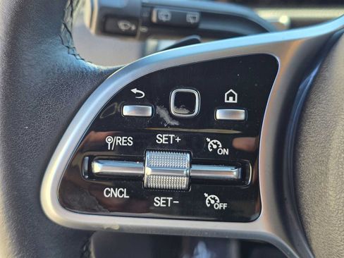Used 2021 Mercedes-Benz GLB 250 4MATIC image 32