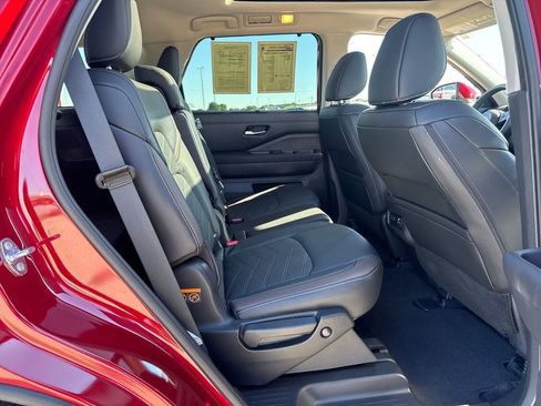 Used 2025 Nissan Pathfinder Platinum w/ Cargo Package AWD/4WD image 12