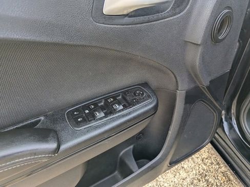 Used 2018 Dodge Charger SXT image 10