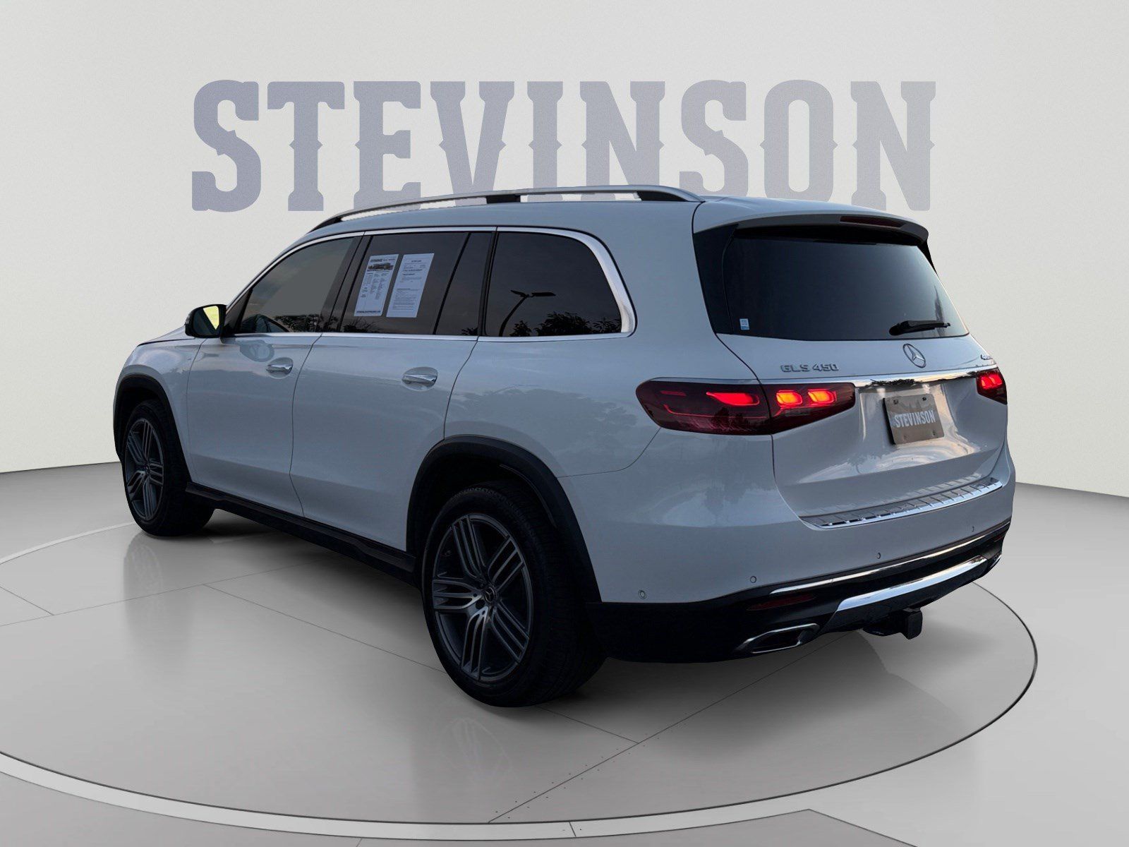 Used 2024 Mercedes-Benz GLS 450 4MATIC image 3